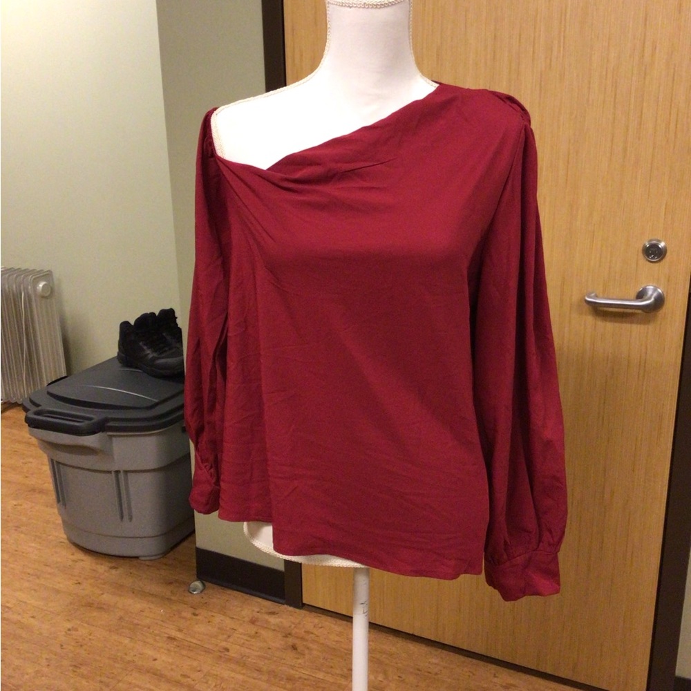 One shoulder maroon top